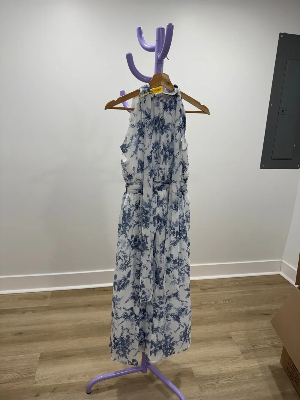 Women’s Sleeveless Floral Print Maxi Dress - Blue & White